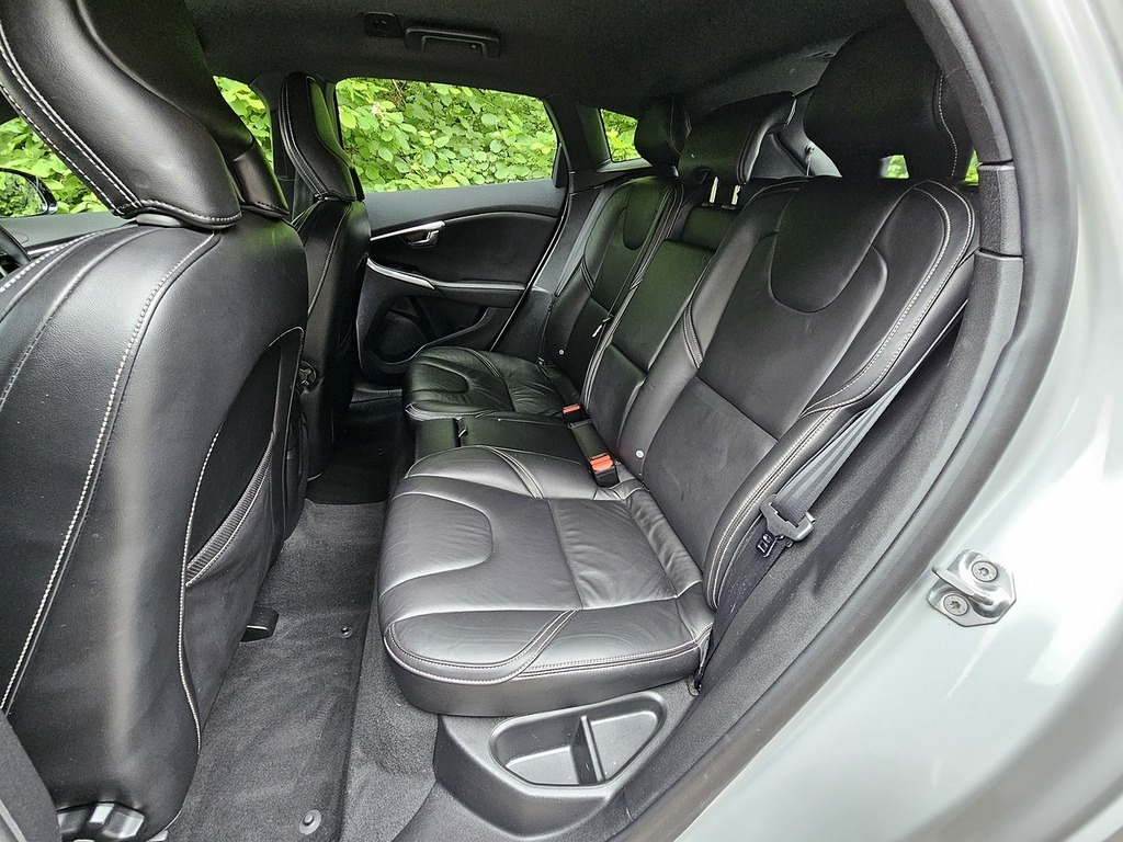 Volvo V40 D4 R-design Lux Nav Silver #6