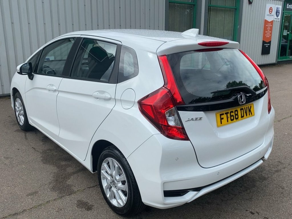 Honda Jazz 2018 1.3 I-vtec Se Hatchback Eur FT68DVK White #5