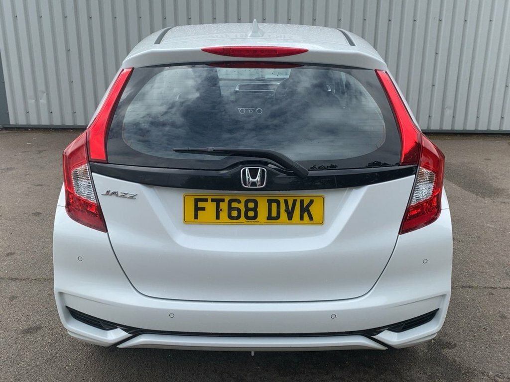 Honda Jazz 2018 1.3 I-vtec Se Hatchback Eur FT68DVK White #6