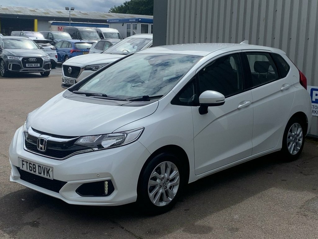 Honda Jazz 2018 1.3 I-vtec Se Hatchback Eur FT68DVK White #3