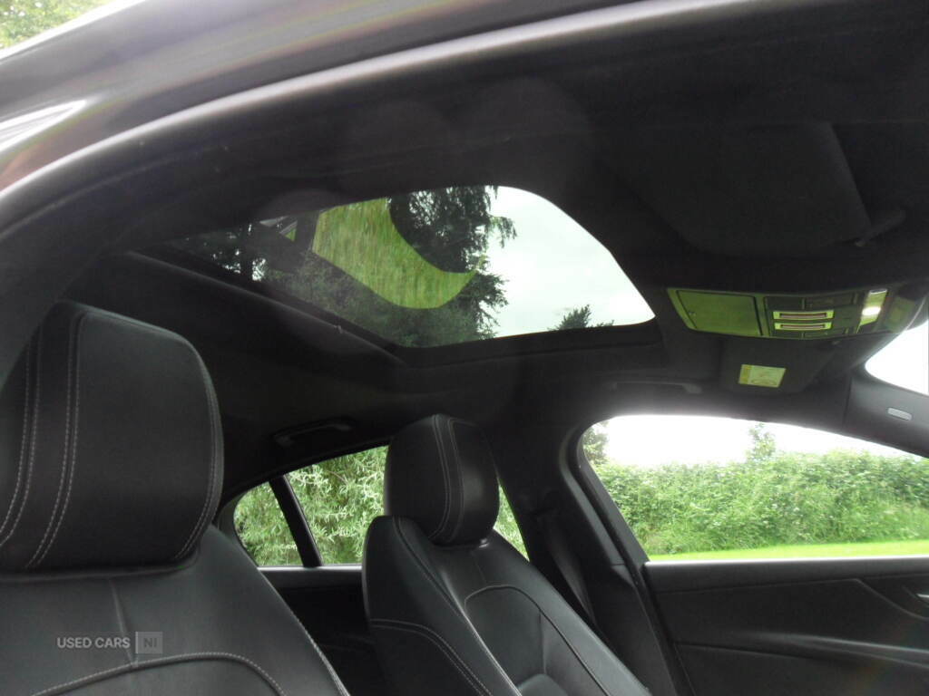 Jaguar XE Black #8