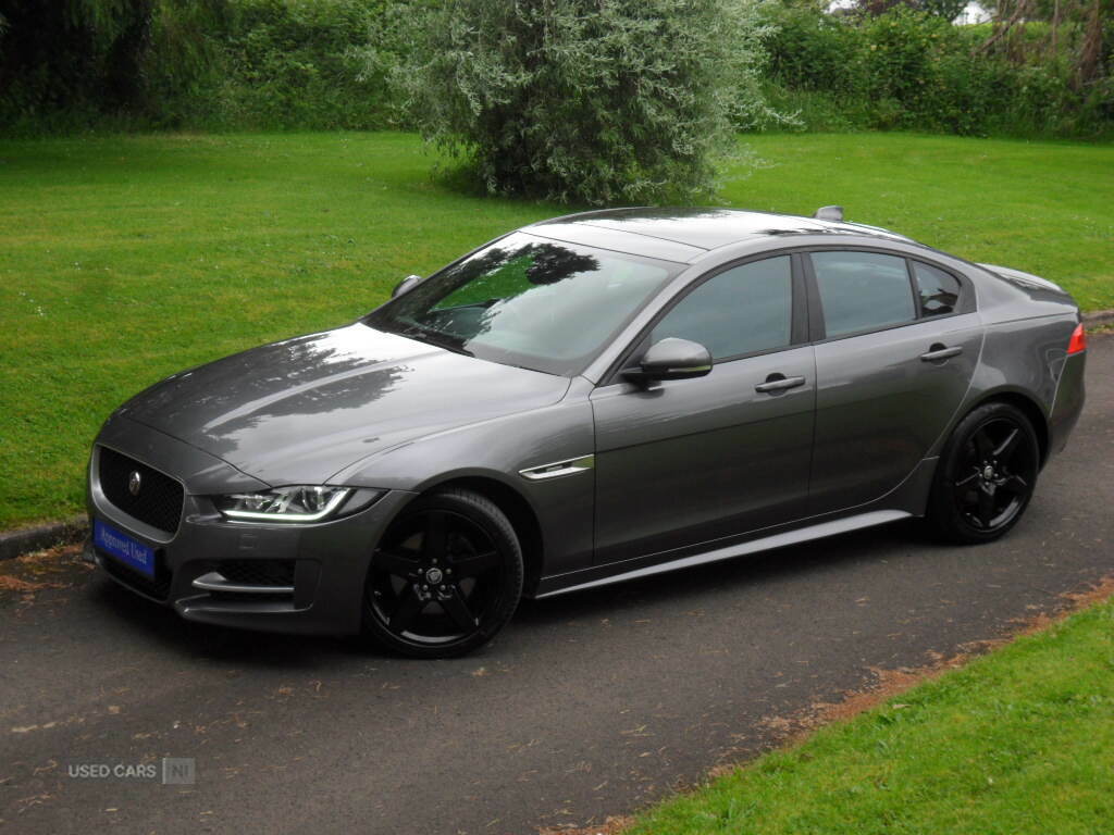 Jaguar XE Black #25