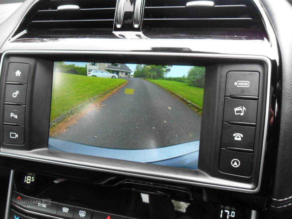 Jaguar XE Black #20