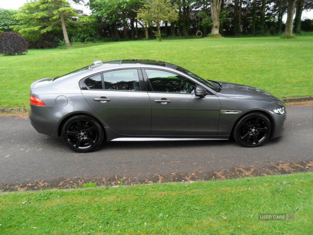 Jaguar XE Black #10