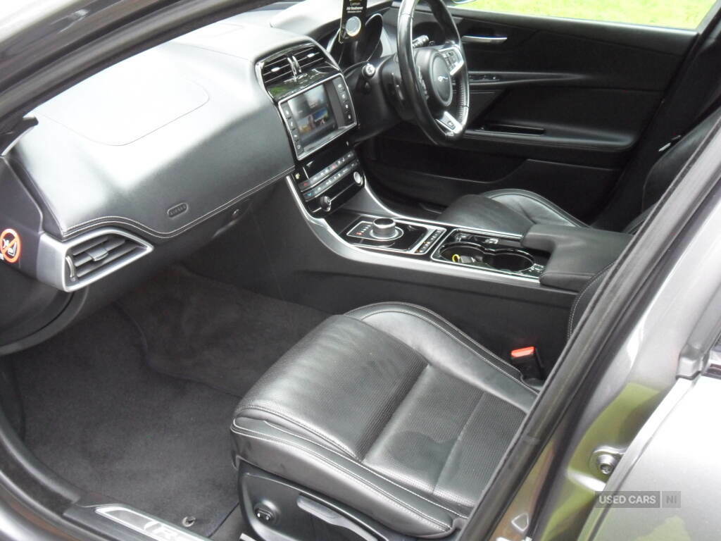 Jaguar XE Black #16
