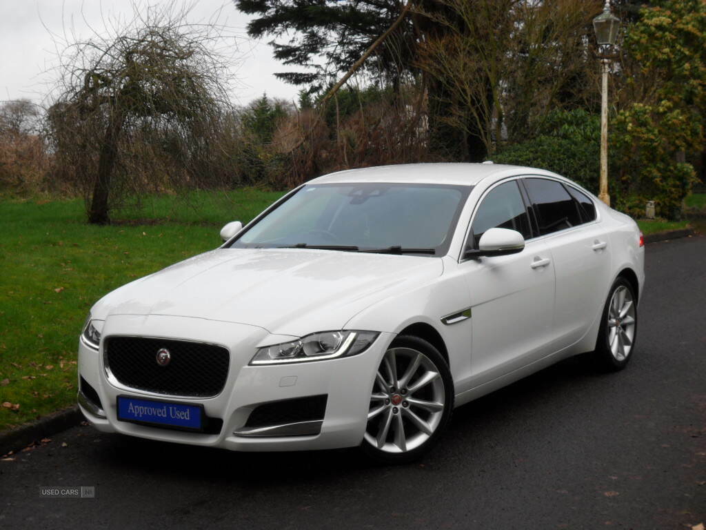 Jaguar XF 2.0D 180 Prestige White