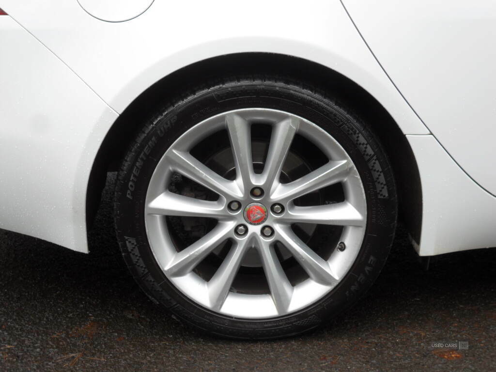Jaguar XF 2.0D 180 Prestige White #5