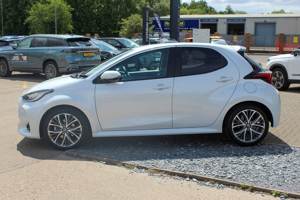 Toyota Yaris 1.5 Vvt-h Excel Hatchback Hybrid E-cvt EA24JJF White #4