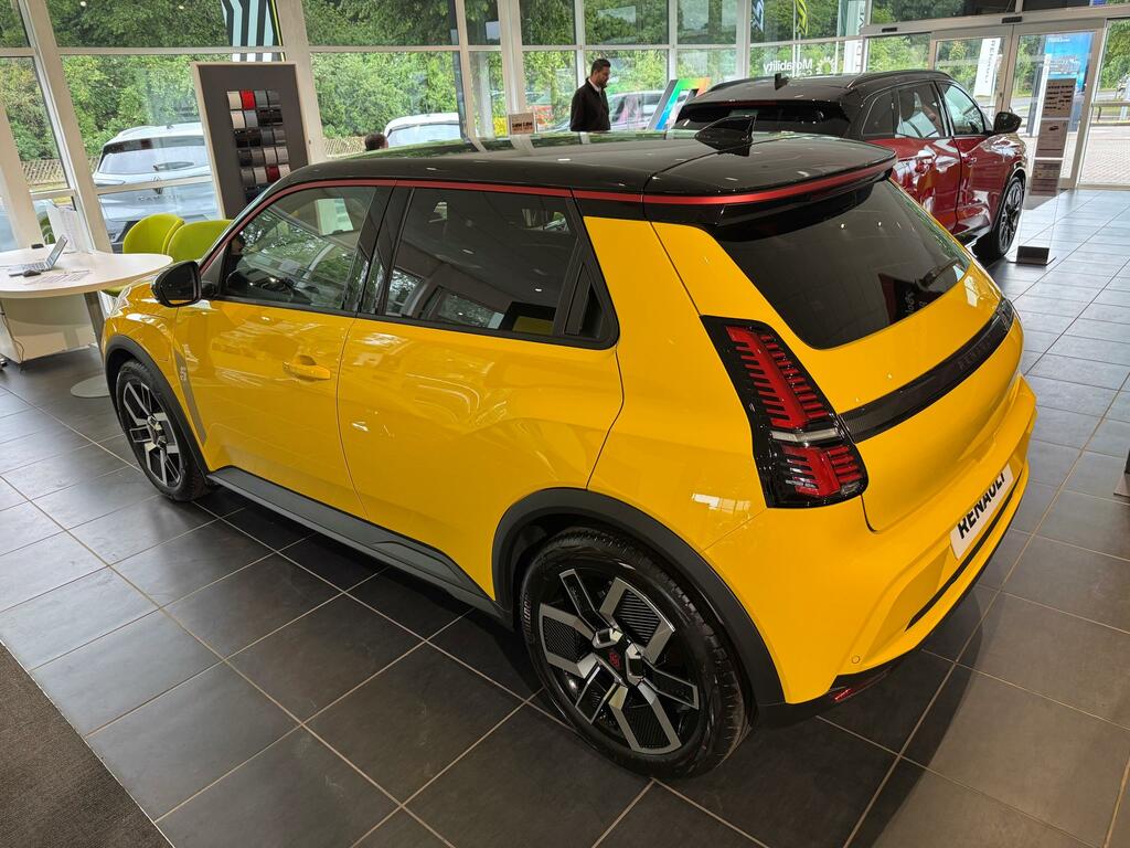 Renault 5 110Kw Techno Comfort Range 52Kwh Yellow #7