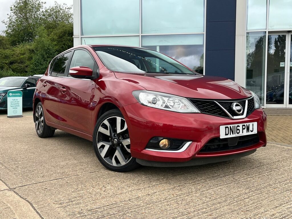 Nissan Pulsar 1.2 Dig-t Tekna Hatchback Euro 6 Red