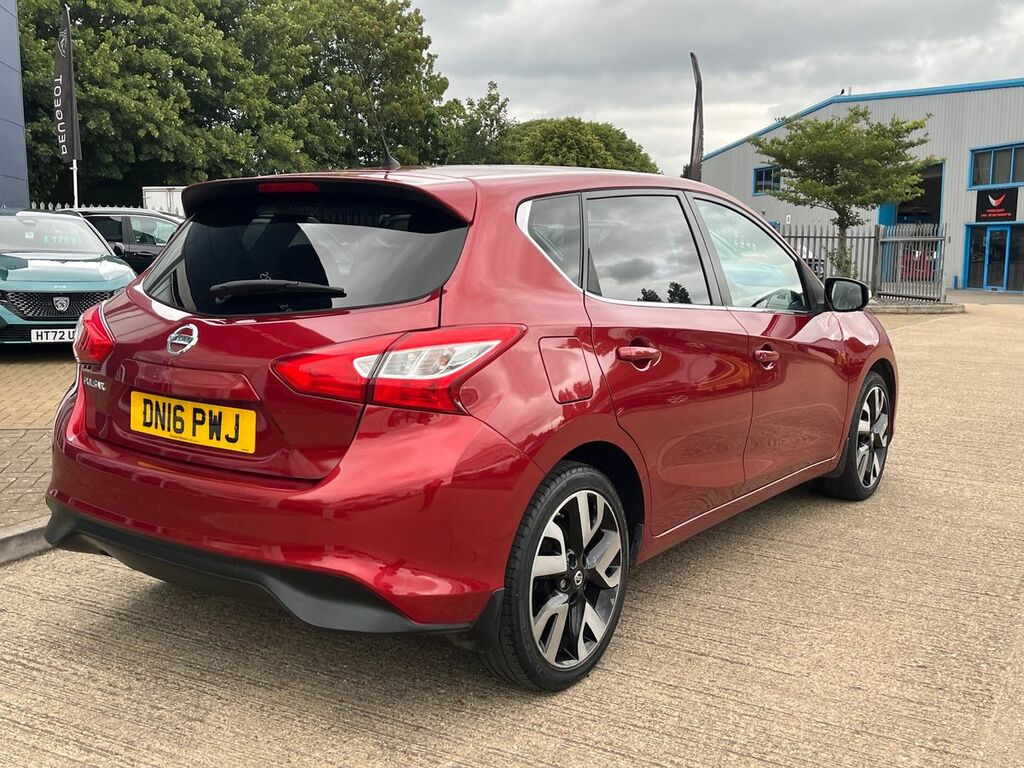 Nissan Pulsar 1.2 Dig-t Tekna Hatchback Euro 6 Red #3