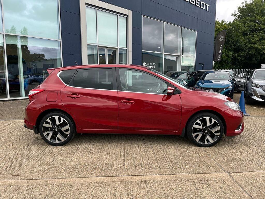 Nissan Pulsar 1.2 Dig-t Tekna Hatchback Euro 6 Red #2