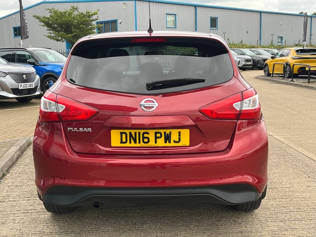 Nissan Pulsar 1.2 Dig-t Tekna Hatchback Euro 6 Red #4