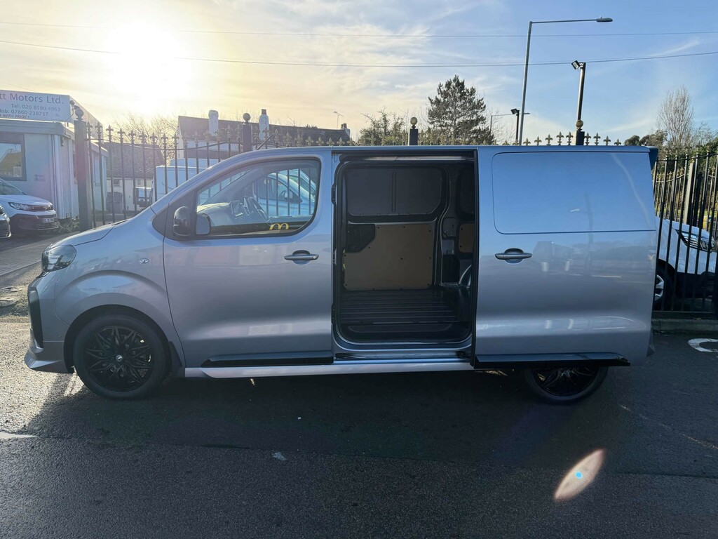 Vauxhall Vivaro Pro Black #7