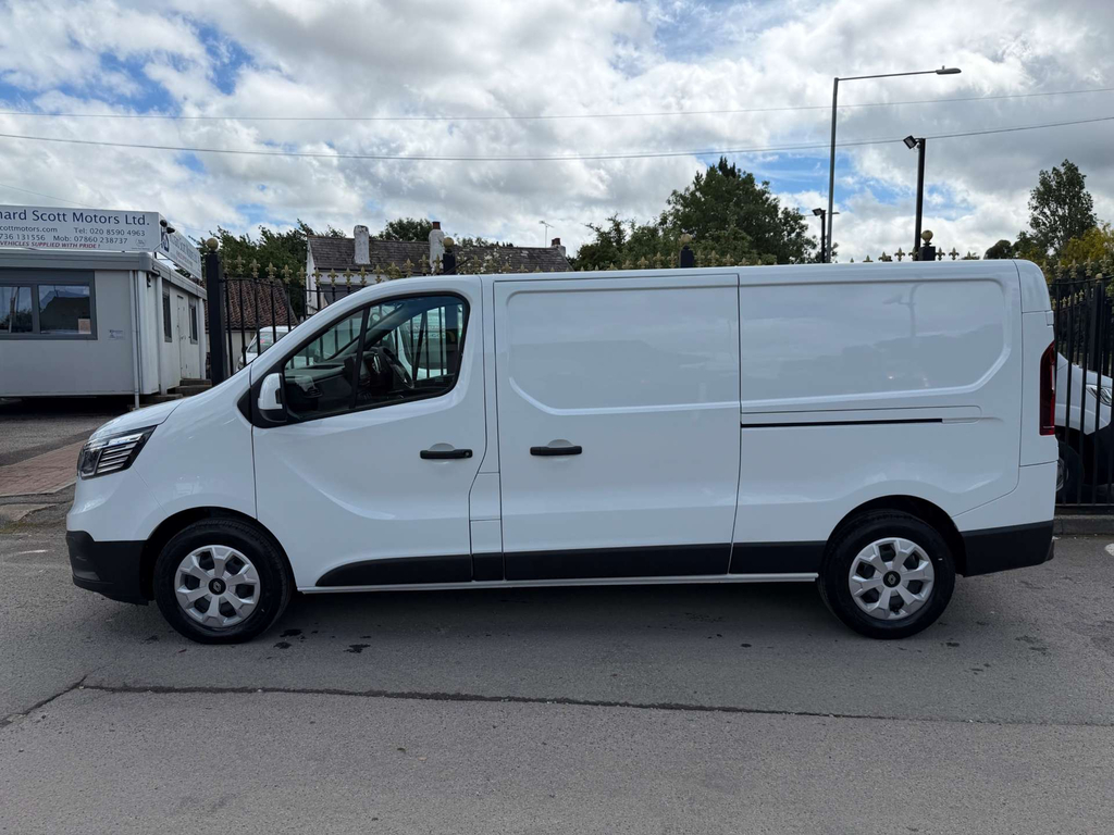 Renault Trafic Blue Ll30 Advance Panel Van L2 H1 Eu MC26UVG #6