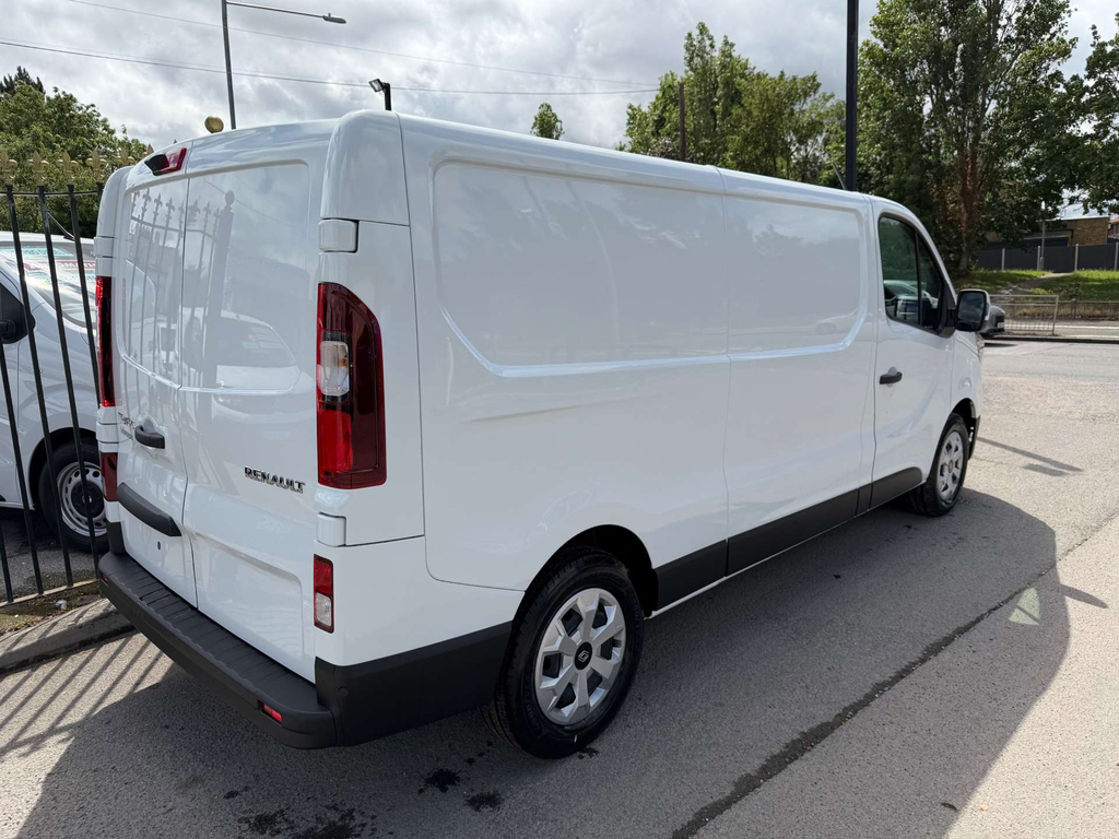 Renault Trafic Blue Ll30 Advance Panel Van L2 H1 Eu MC26UVG #2