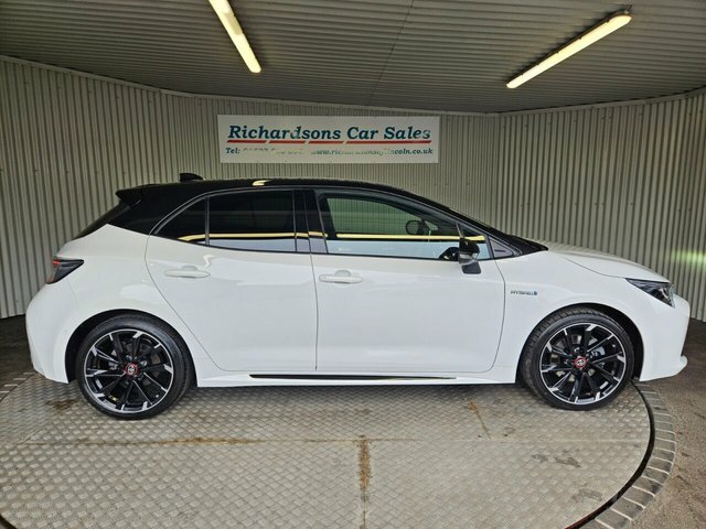Toyota Corolla 2.0 Vvt-h Gpf Gr Sport Hatchback Hybrid White #2