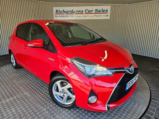 Toyota Yaris 1.5 Vvt-h Icon Hatchback Hybrid E-cvt E Red