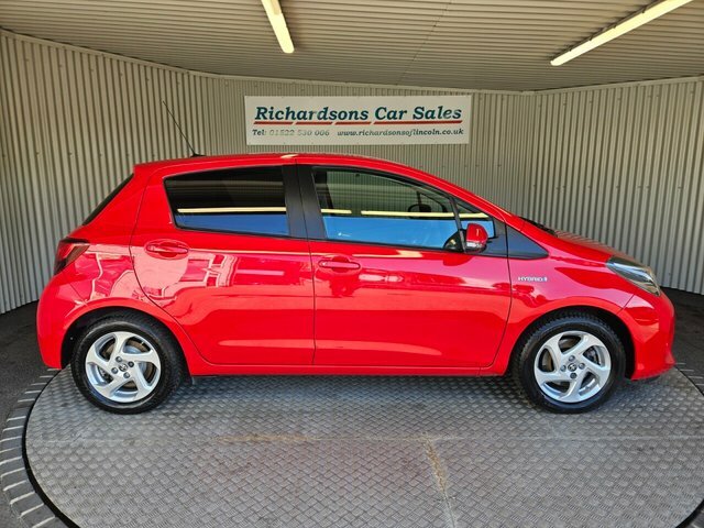Toyota Yaris 1.5 Vvt-h Icon Hatchback Hybrid E-cvt E Red #2