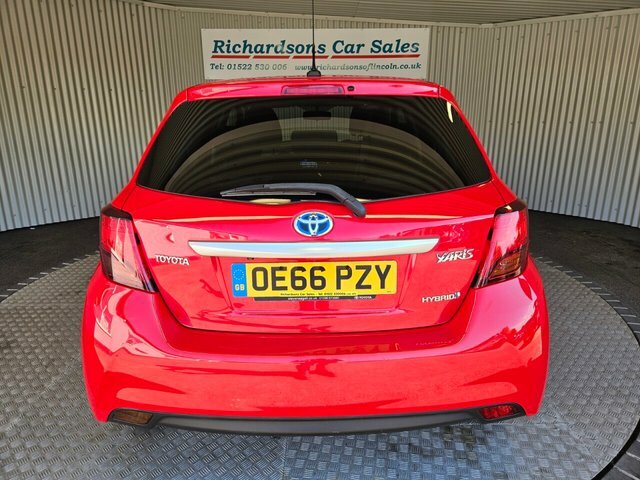 Toyota Yaris 1.5 Vvt-h Icon Hatchback Hybrid E-cvt E Red #4