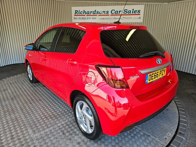 Toyota Yaris 1.5 Vvt-h Icon Hatchback Hybrid E-cvt E Red #6