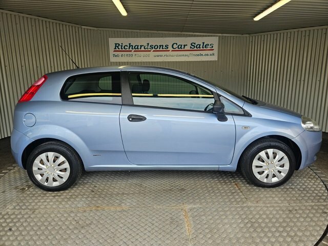 Fiat Grande Punto 1.2 Active White Hatchback 139 Blue #2