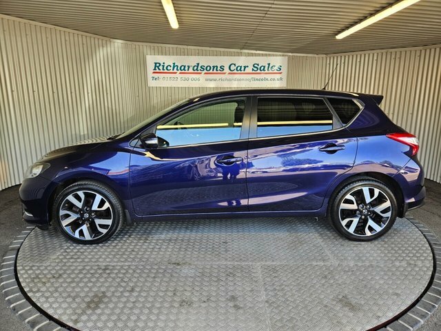 Nissan Pulsar Hatchback Red #7