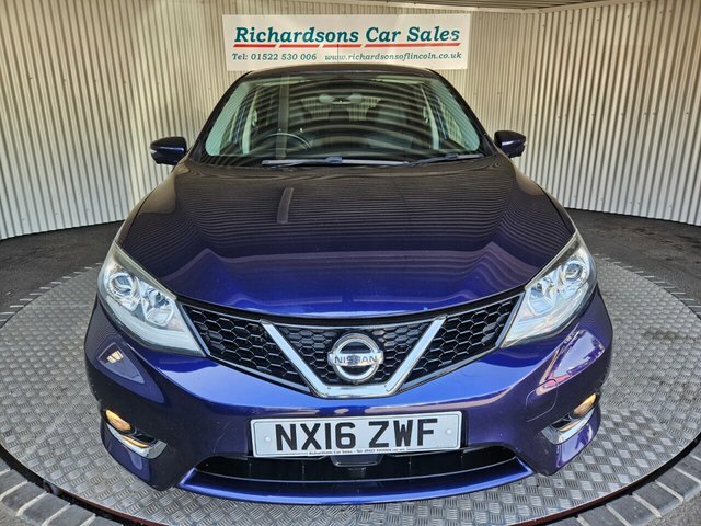 Nissan Pulsar Hatchback Red #9