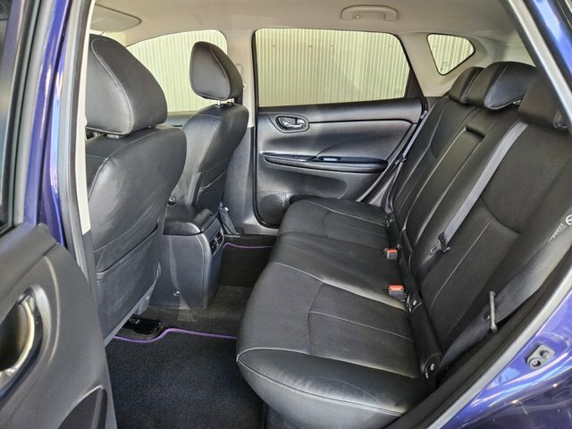 Nissan Pulsar Hatchback Red #35