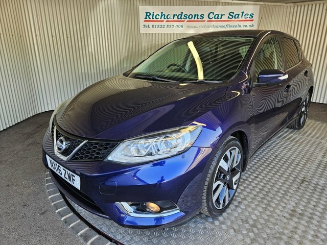 Nissan Pulsar Hatchback Red #8