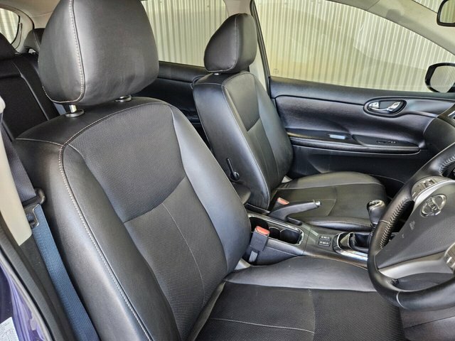 Nissan Pulsar Hatchback Red #28