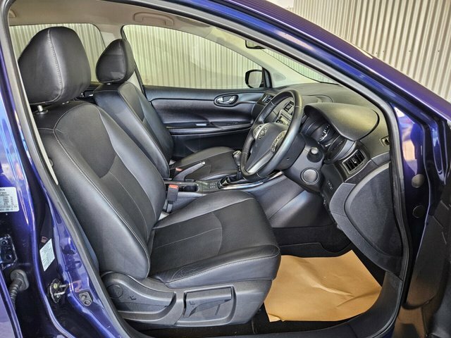 Nissan Pulsar Hatchback Red #27