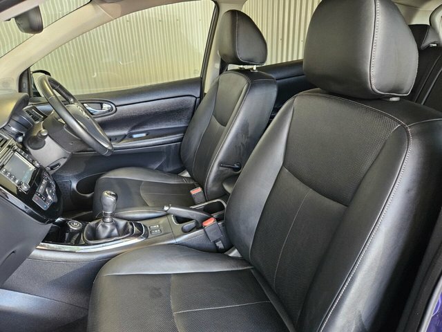Nissan Pulsar Hatchback Red #40