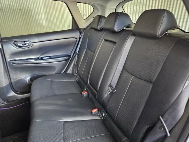 Nissan Pulsar Hatchback Red #36