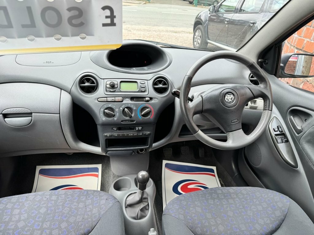 Toyota Yaris Silver #12