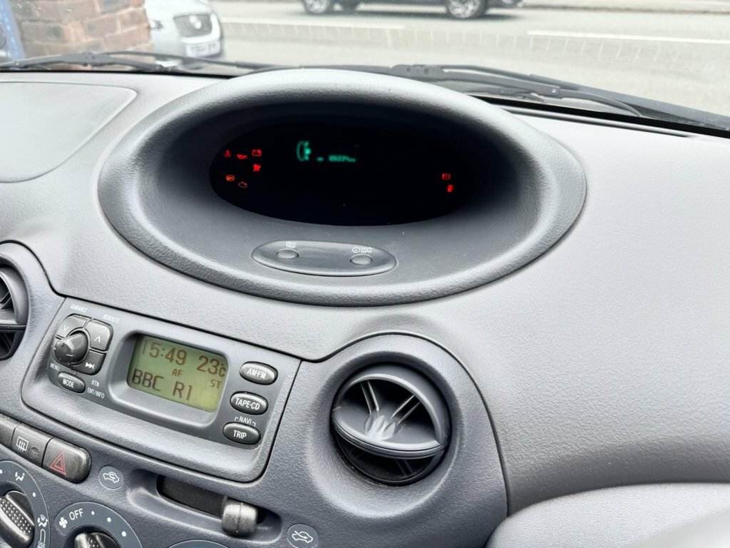 Toyota Yaris Silver #10