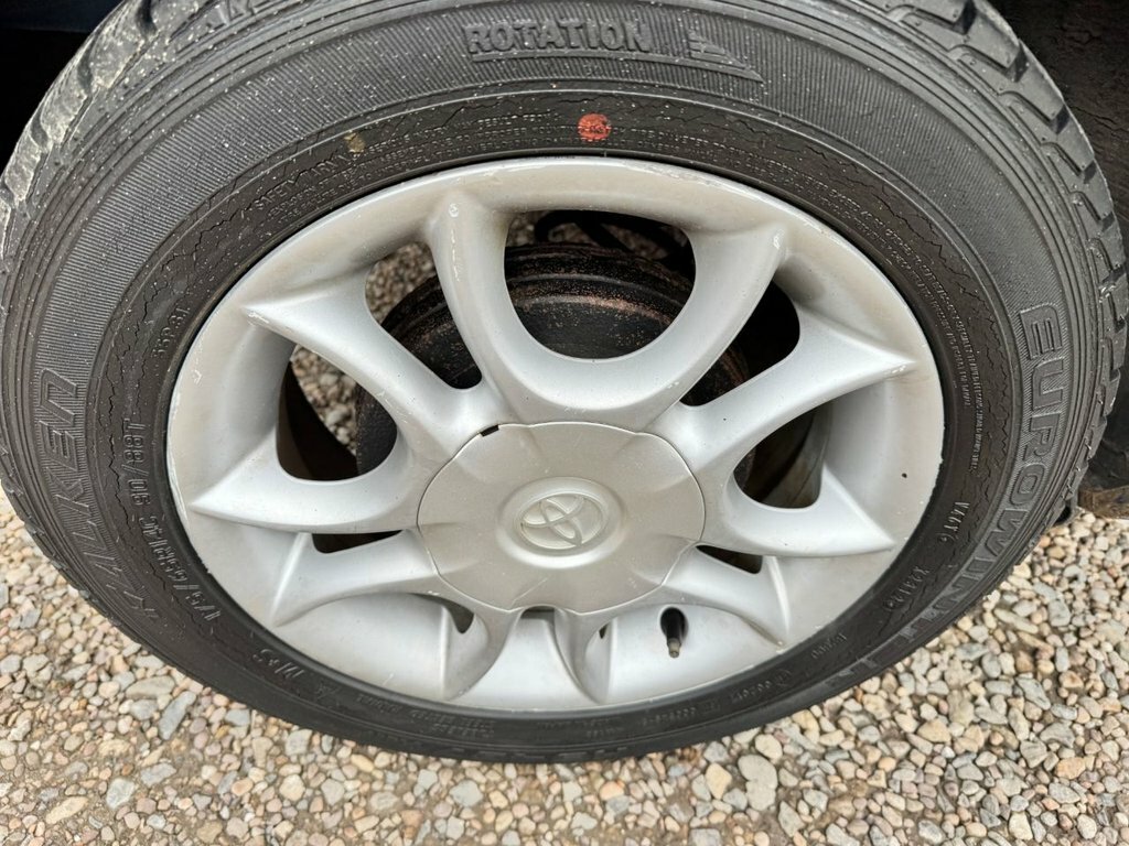 Toyota Yaris Silver #15