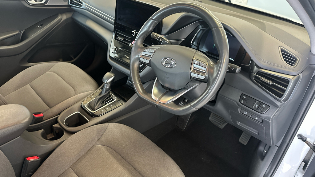 Hyundai Ioniq 1.6 H-gdi Premium Hatchback Hybrid Dct RO70YMF White #6