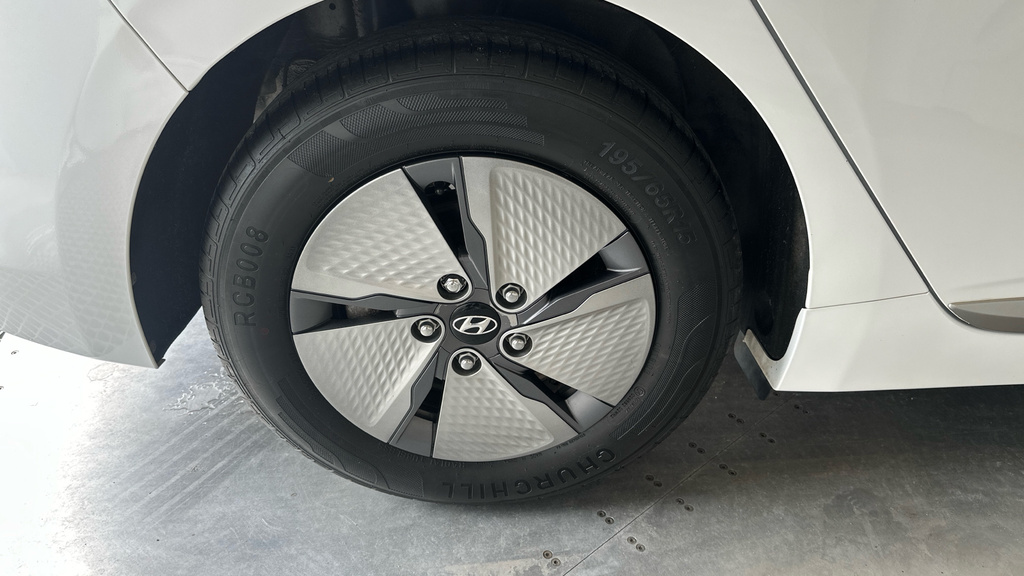 Hyundai Ioniq 1.6 H-gdi Premium Hatchback Hybrid Dct RO70YMF White #5