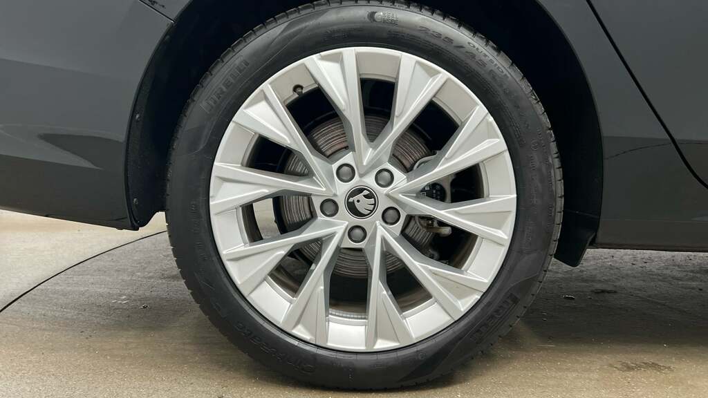 Skoda Superb 1.5 Tsi Iv 25.7Kwh Se L Estate Plug-in Black #5
