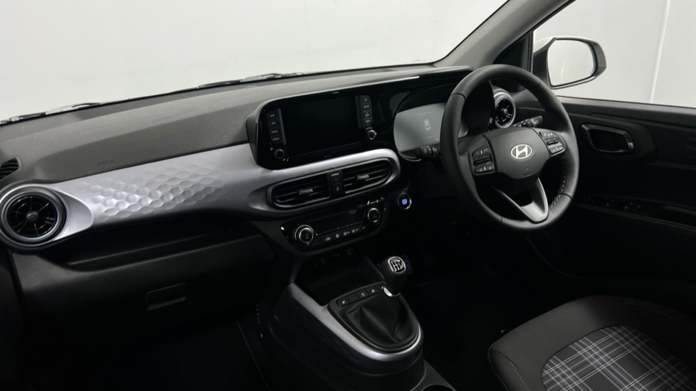 Hyundai I10 1.2 Premium Hatchback Euro 6 S White #2