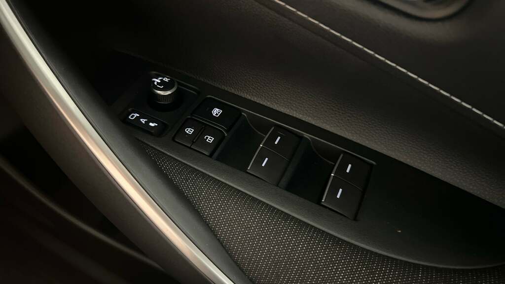 Suzuki Swace Swace Motion Hev Cvt White #21
