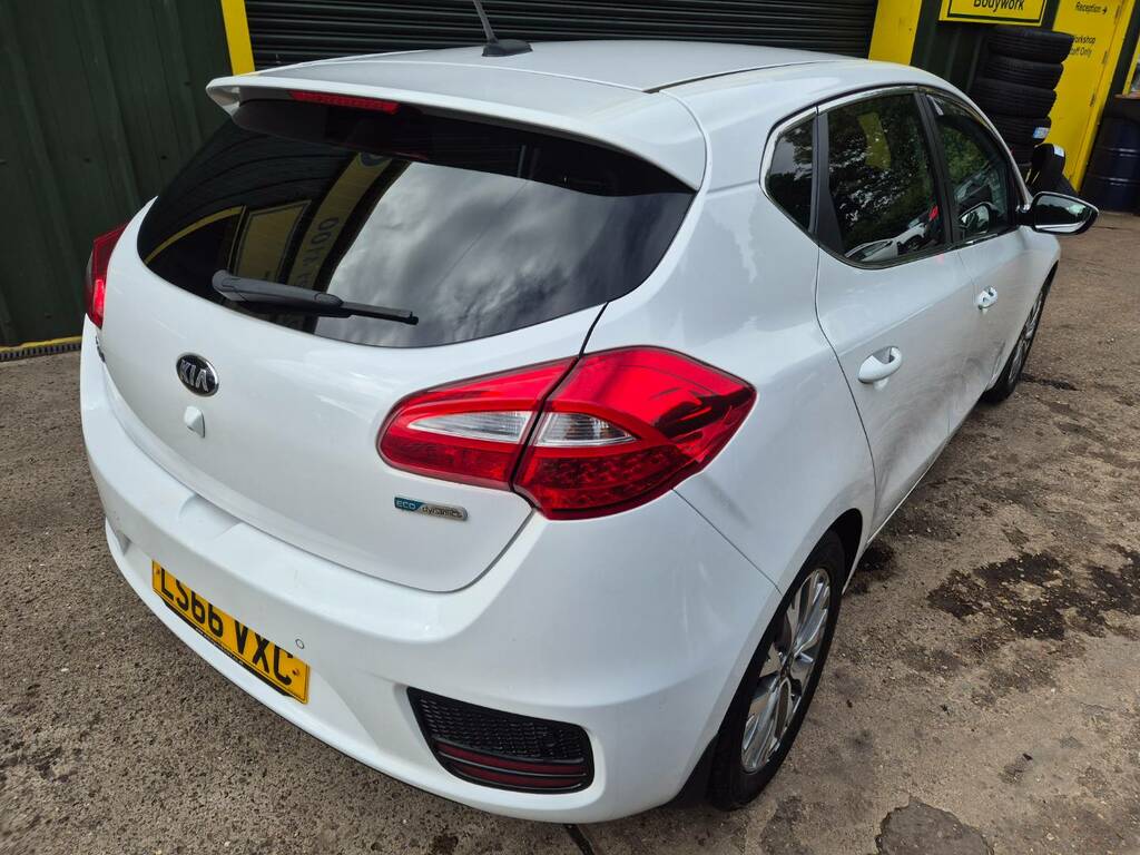Kia Ceed 1.0T Gdi Isg 3 LS66VXC White #6