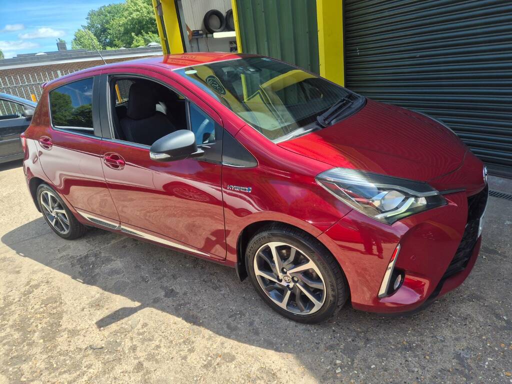 Toyota Yaris 1.5 Hybrid Excel Cvt DP02MJP Red #4