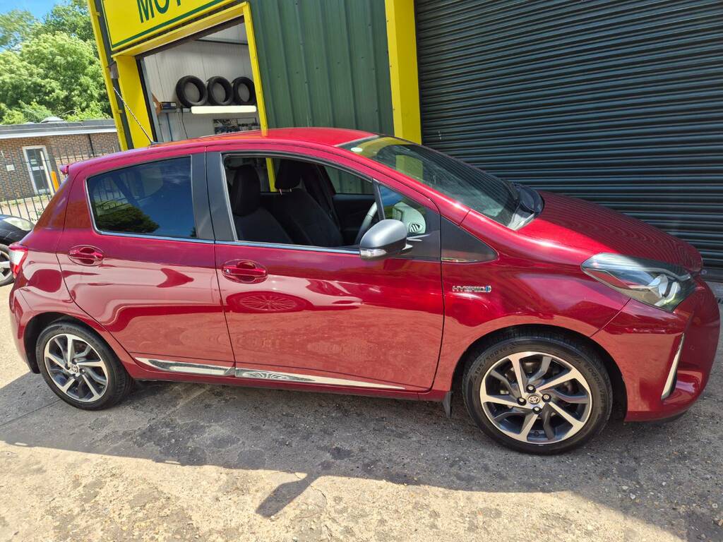 Toyota Yaris 1.5 Hybrid Excel Cvt DP02MJP Red #5