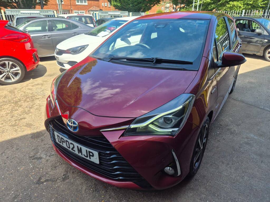 Toyota Yaris 1.5 Hybrid Excel Cvt Red