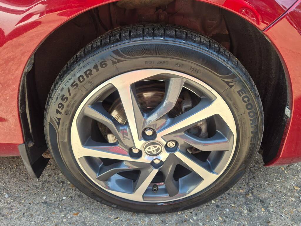 Toyota Yaris 1.5 Hybrid Excel Cvt DP02MJP Red #3