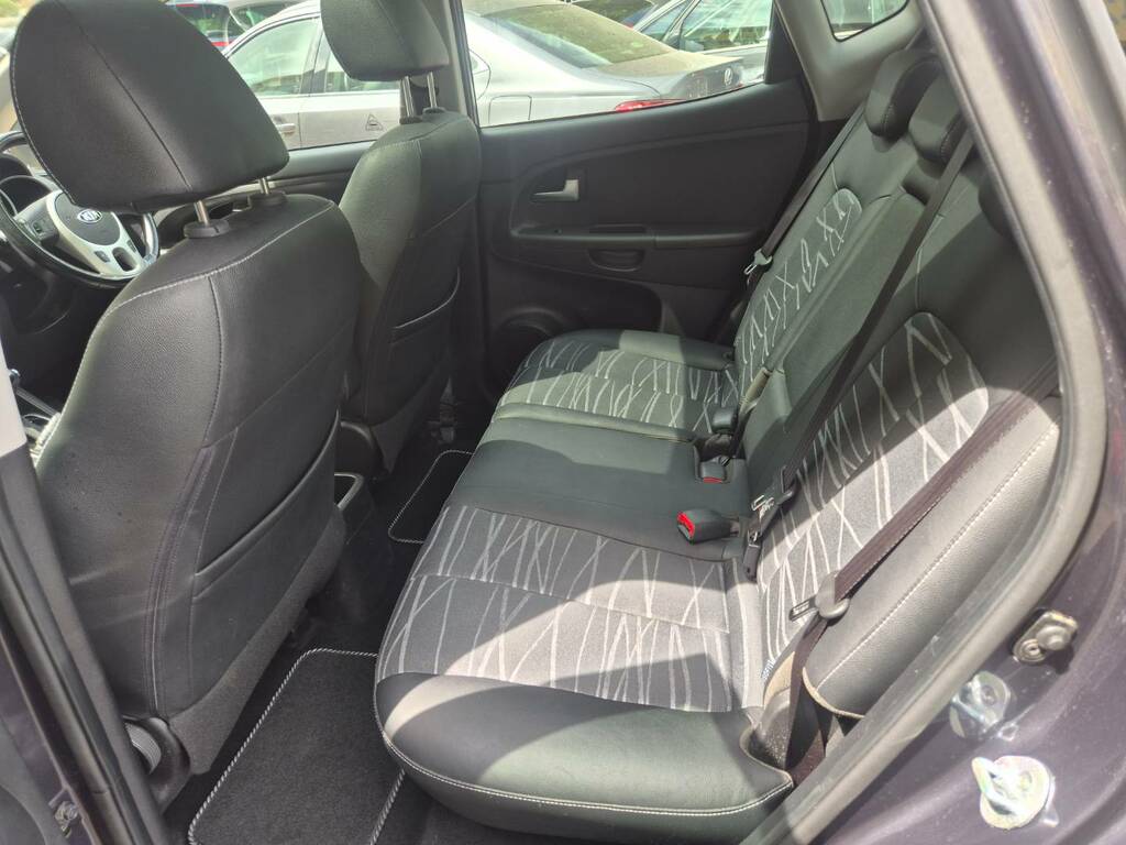 Kia Venga 3 Silver #38