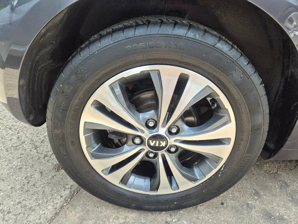 Kia Venga 1.6 4 6 Silver #4
