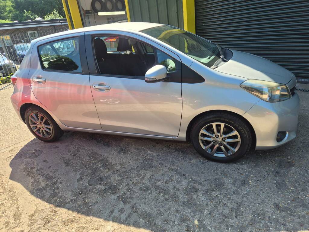 Toyota Yaris 1.33 Vvt-i Icon Silver #5
